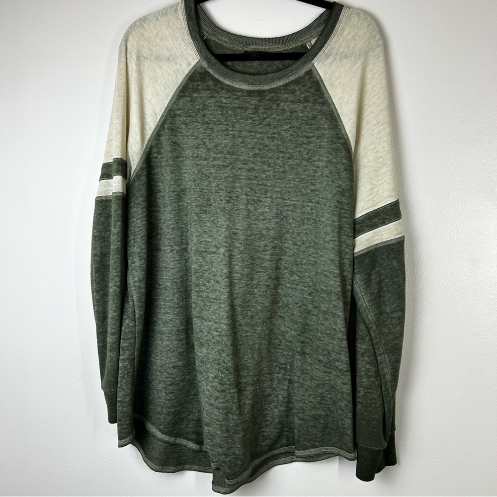 Torrid size 2 lightweight sweater long sleeve top